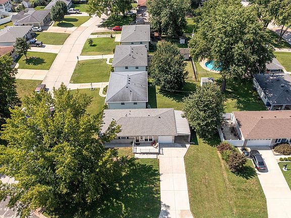 4th image of 3950 Hoffmeister Ave