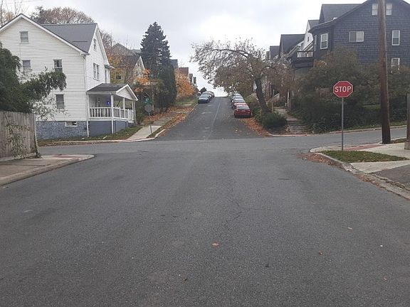 4th image of 1329 18th Ave
