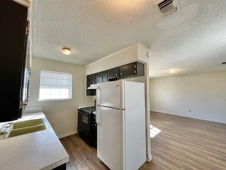 624 Sunset Ln — Photo 23