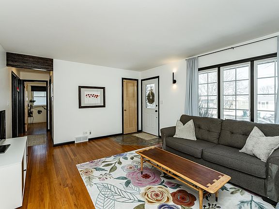 4th image of 3914 7th St NW