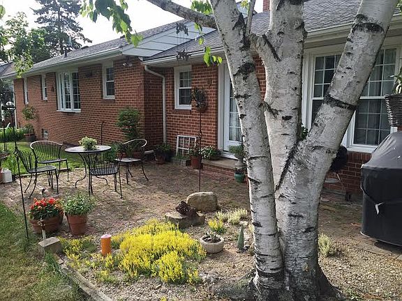 4th image of 13687 Carlton St