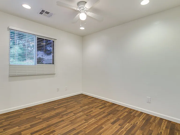 22nd Street Apartments 3015 — Photo 2