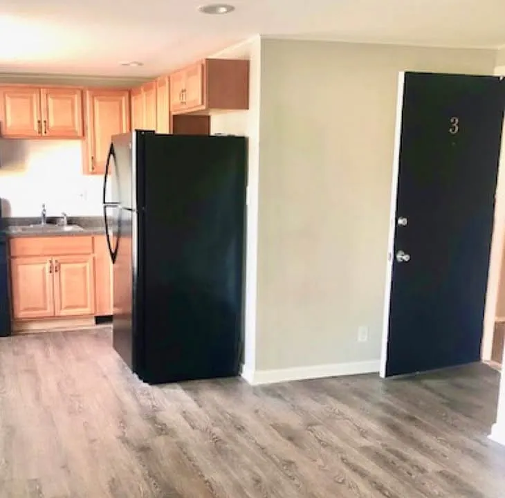912 Centre St #3
