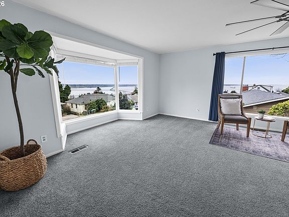 4th image of 374 W Lexington Ave