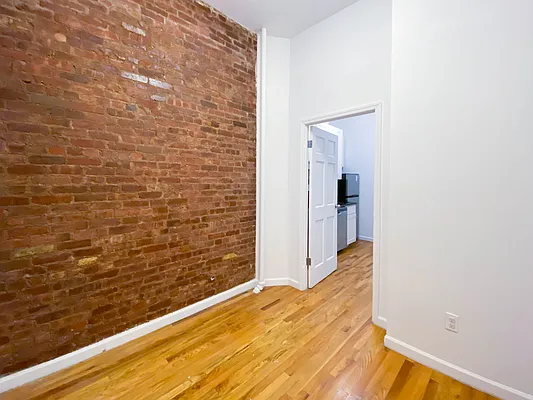 Rented by City Connections Realty | media 11