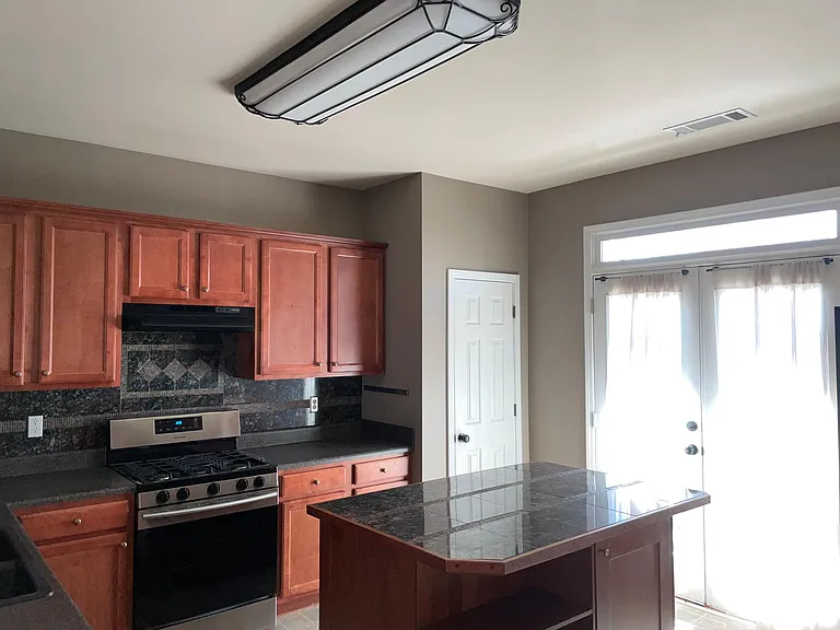 3939 Savannah Square St — Photo 5