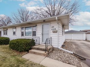 2510 Valley Park Dr, Cedar Falls, IA 50613