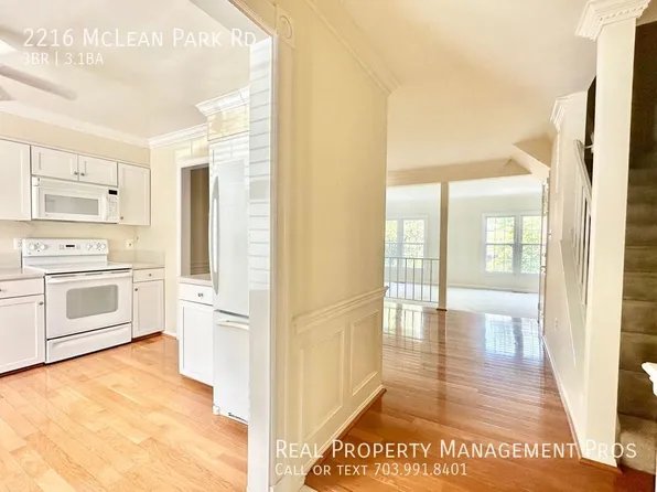 2216 McLean Park Rd, Falls Church, VA 22043