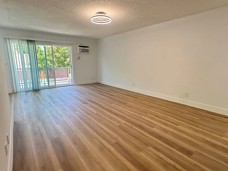 20317 Saticoy St — Photo 46