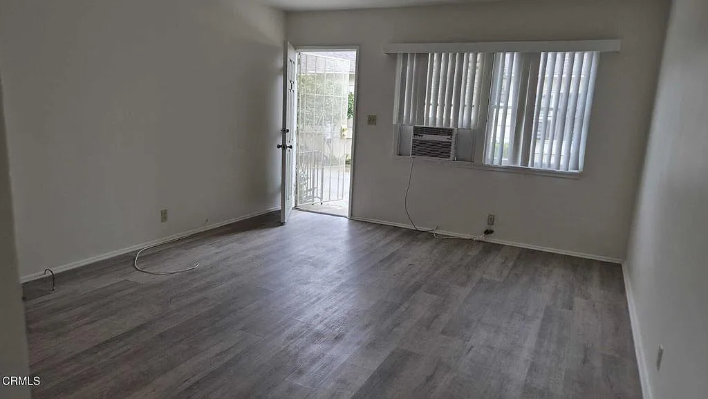 2 bed, 1.0 bath, 900 sqft, $2,300 — Photo 2