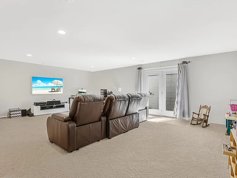 42526 Oxford Forest Cir — Photo 23