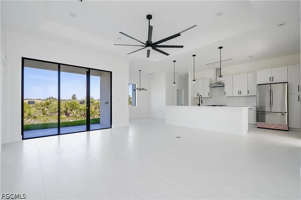 3 bed, 2.0 bath, 1804 sqft, $2,150 — Photo 3