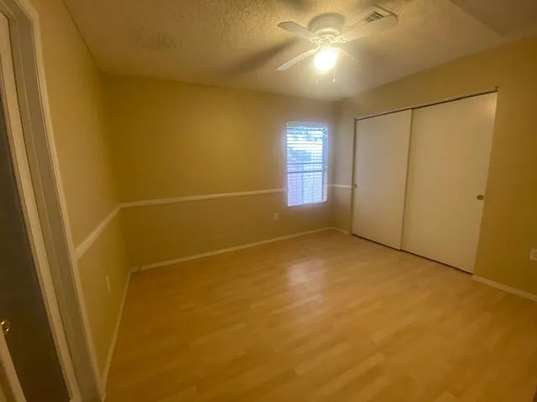 1249 E Laurel Ave — Photo 35
