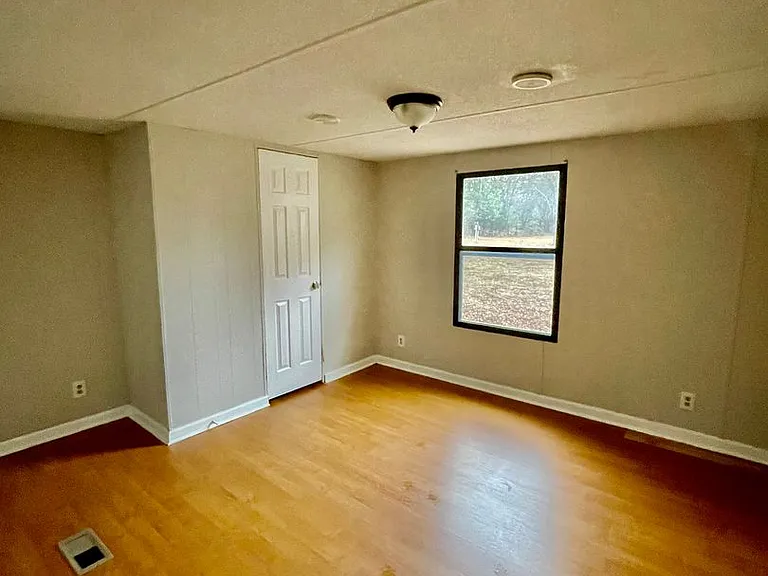 112 Canipe Rd — Photo 3