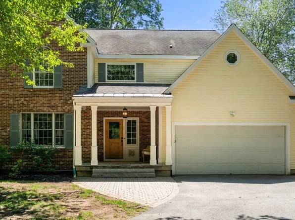 18 Wood St, Southborough, MA 01772