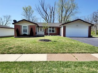 2000 Caesar Dr, Fenton, MO 63026