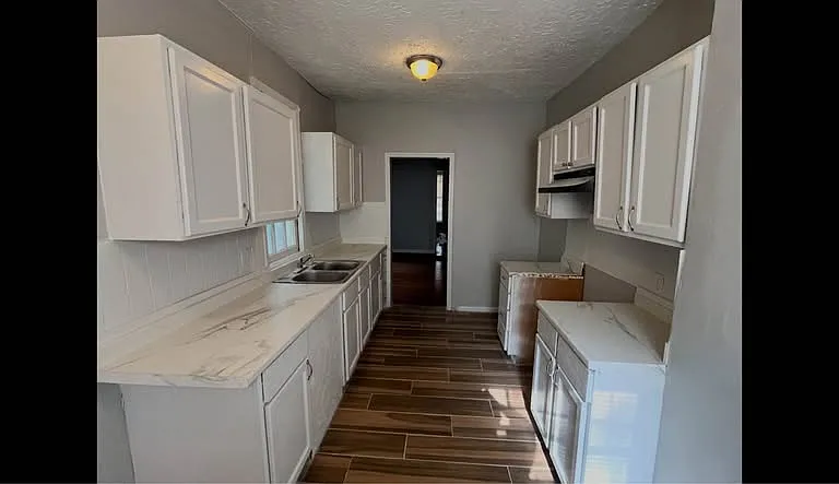 1058 Crescent Ave — Photo 2