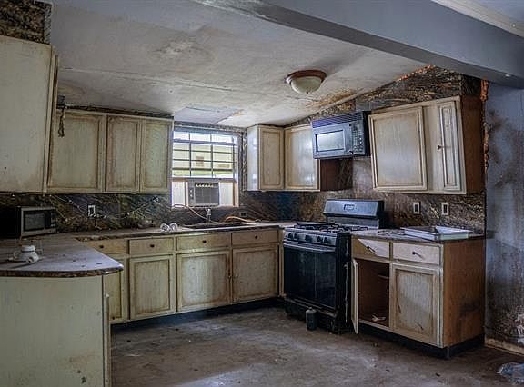 4th image of 1520 Pleasant Dr