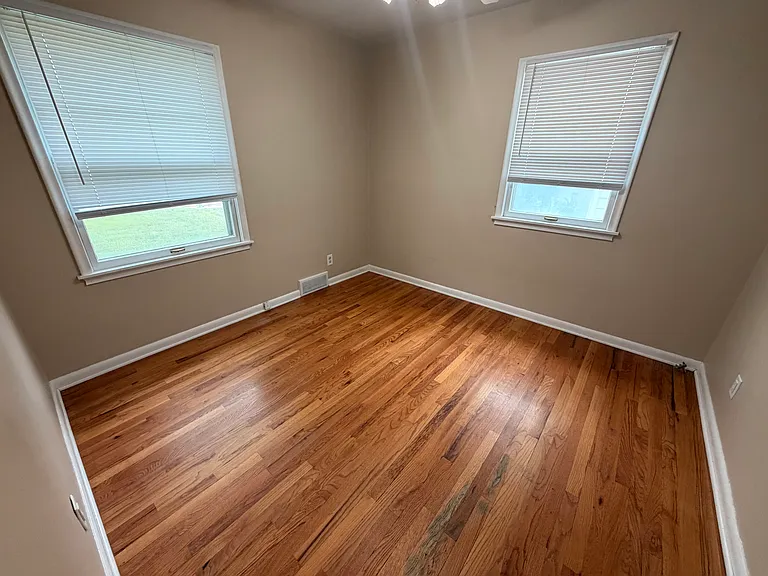 710 S 67th Ave — Photo 14