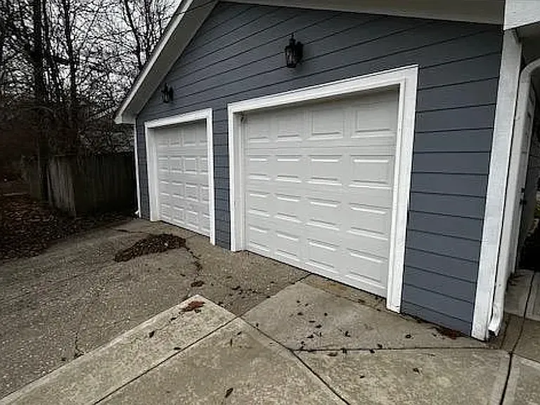1011 E 38th St — Photo 15