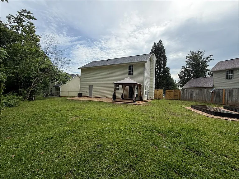 117 Richmond Dr — Photo 6