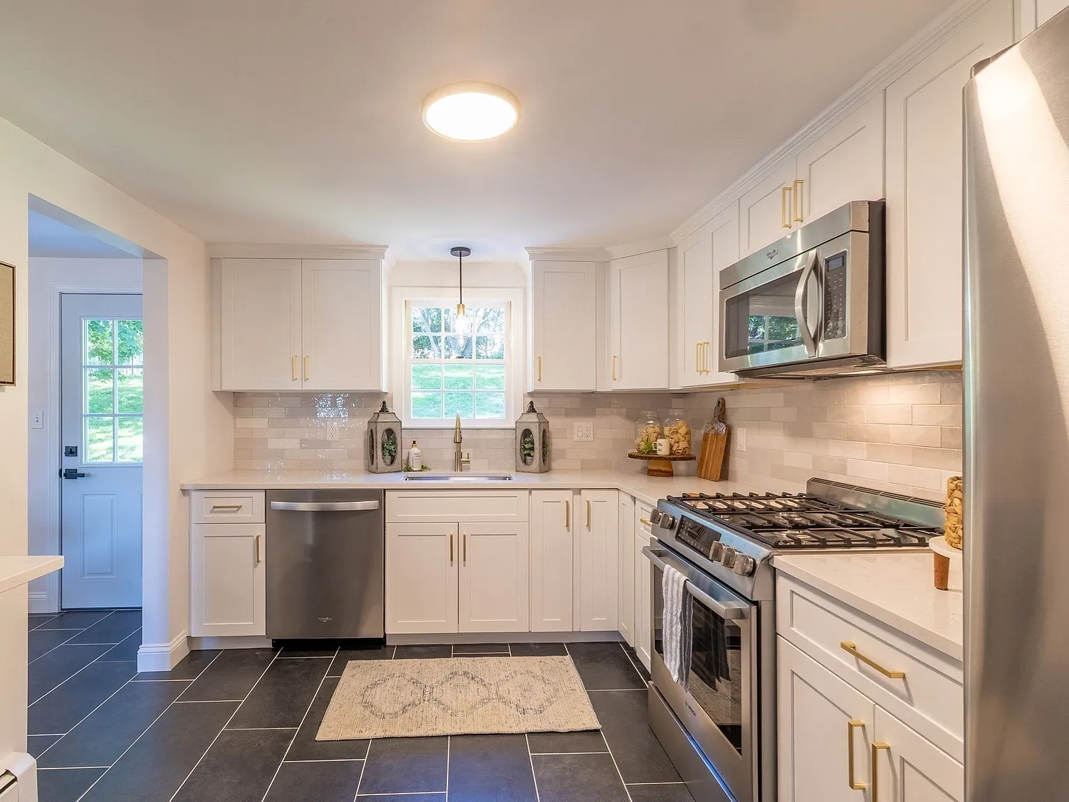 4 bed, 1.5 bath, 1320 sqft, $5,500 — Photo 4