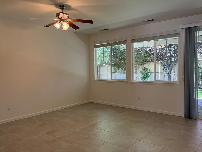10890 Oakhaven Dr — Photo 5