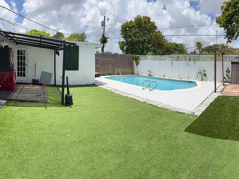961 NW 200th St — Photo 10