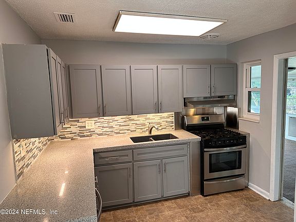 3rd image of 13328 GILLESPIE Avenue