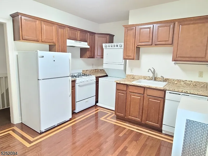 Building Photo - 254 W Franklin St #2
