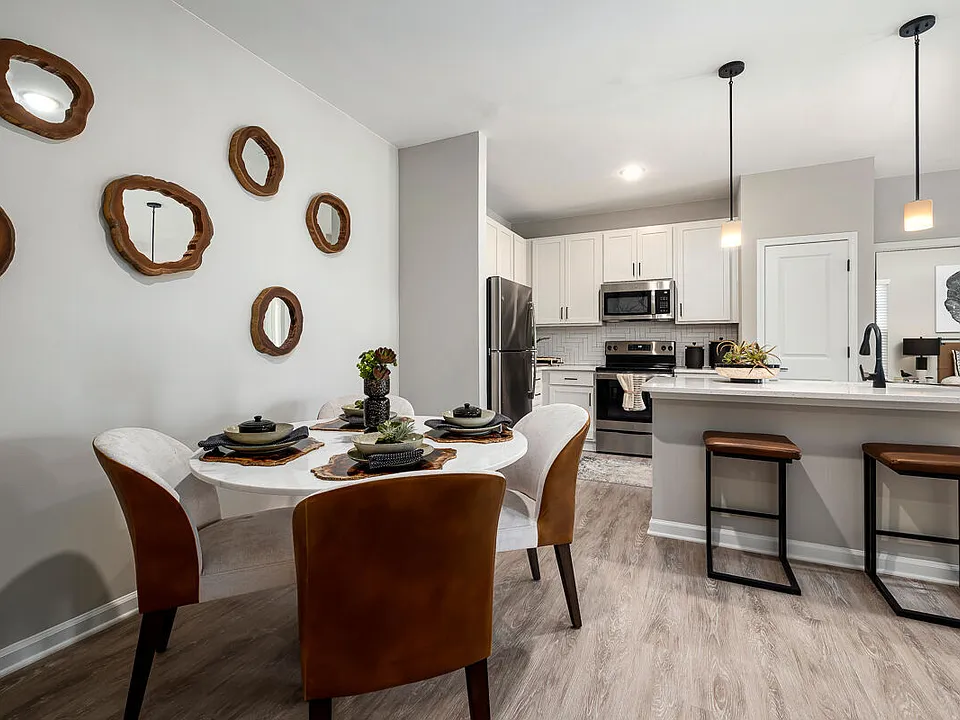 River Oaks Landing apartments community photo