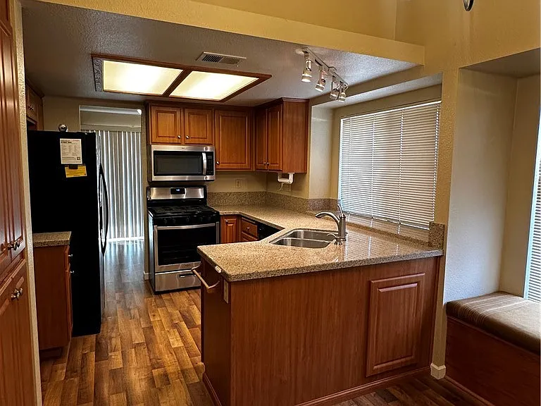 29267 Summerset Dr — Photo 6