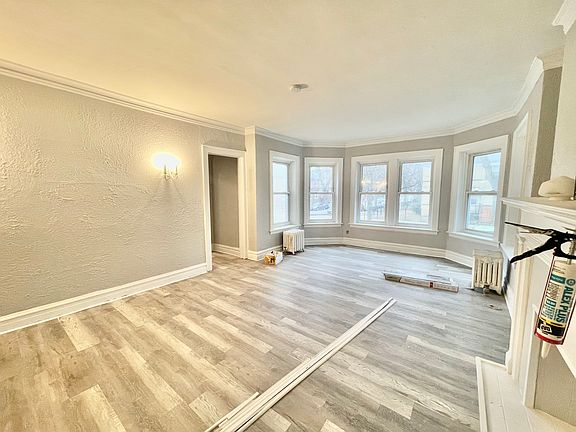 2nd image of 6500 N Leavitt St #1
