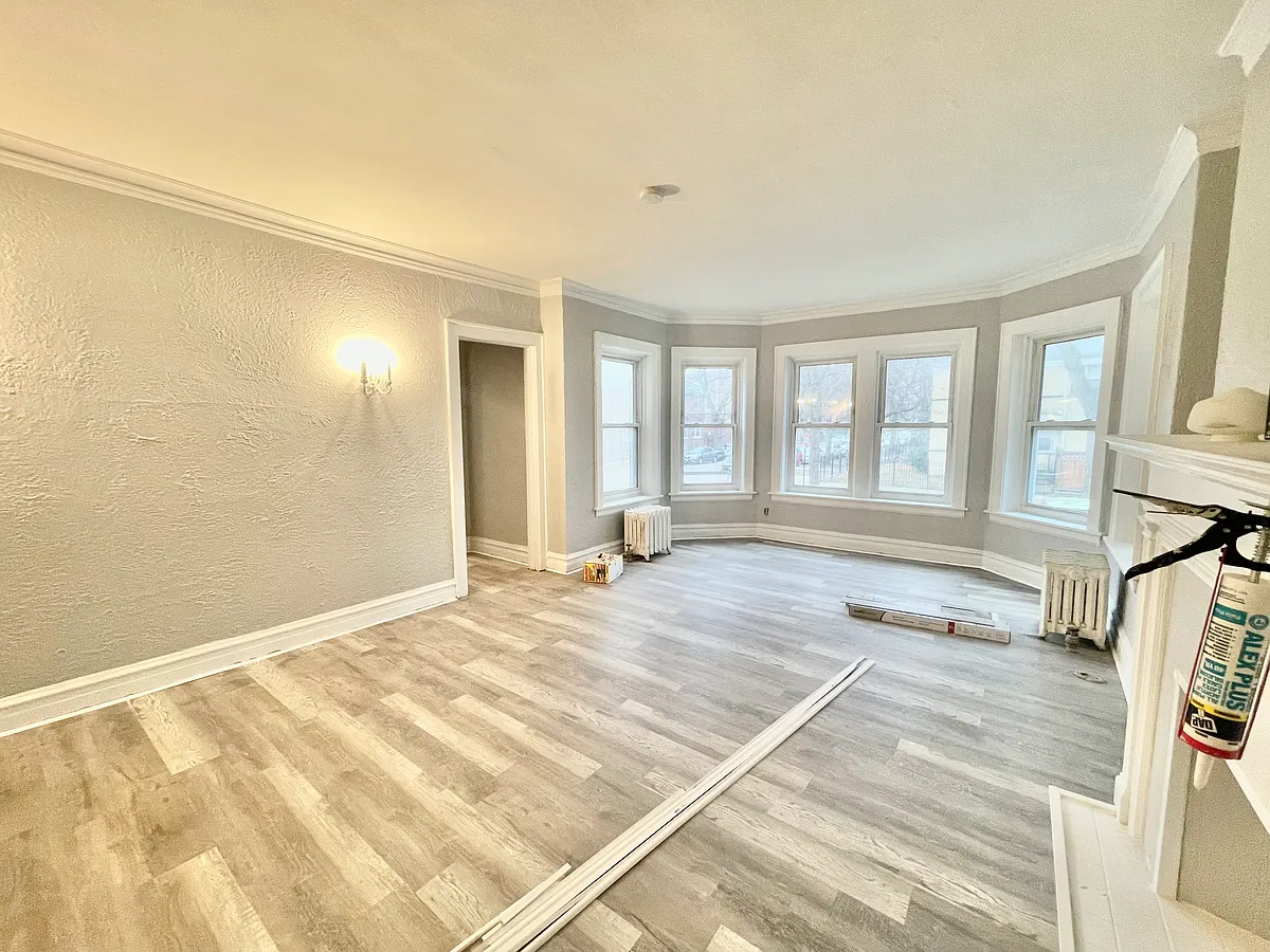 Building Photo - 6500 N Leavitt St #1