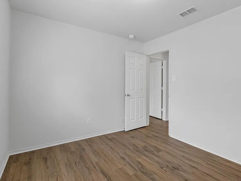 2205 Lookout Ln — Photo 17