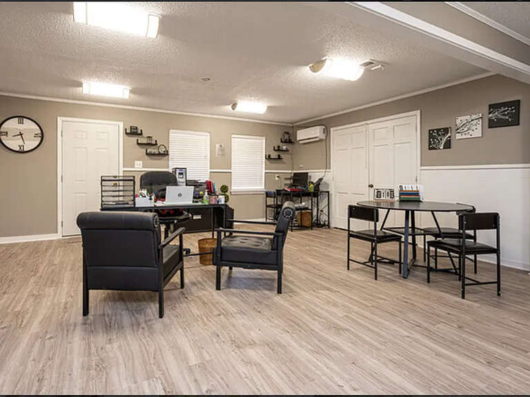 Bayou Apartments — Photo 14