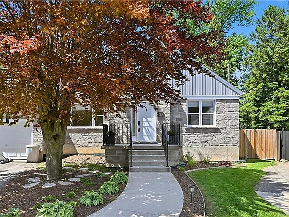3rd image of 24 Glenwood Cres