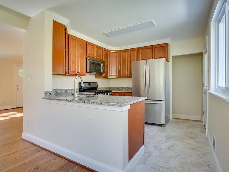 3621 Terrace Dr — Photo 3