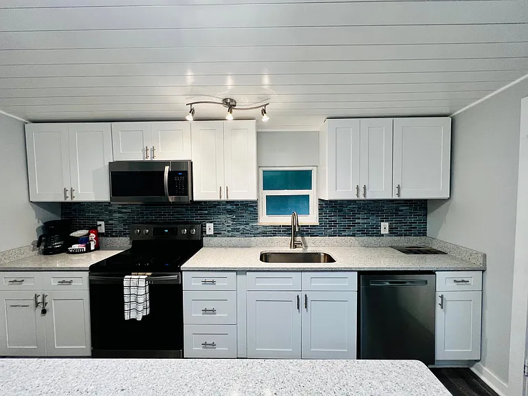 214 Alma Ct — Photo 13