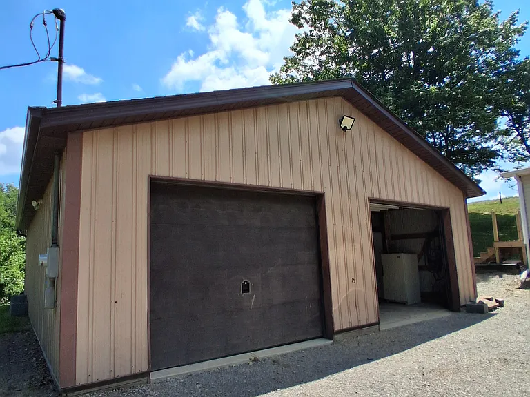 Detached garage very spacious