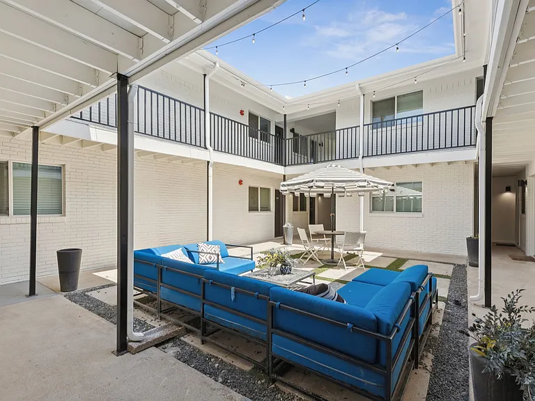 The Courtyards at Lower Greenville — Photo 18