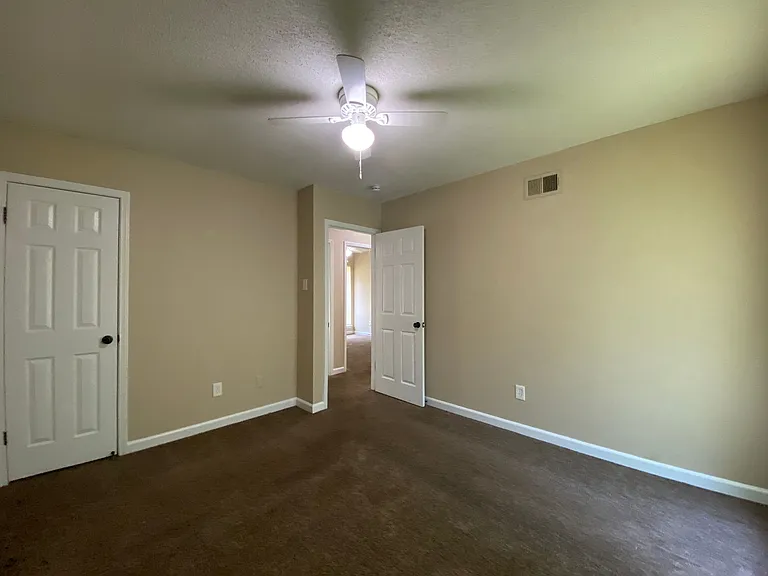 490 Ferncliff Cv — Photo 12