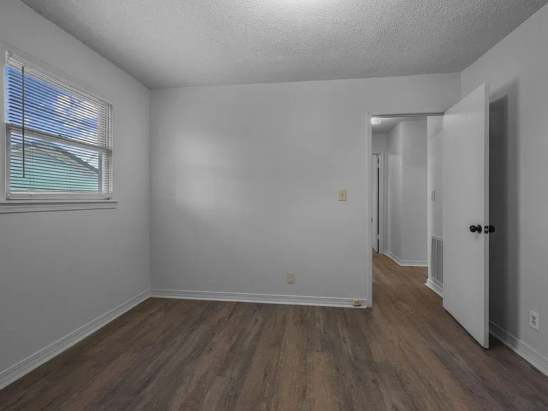 103 Naydonlin Dr — Photo 12