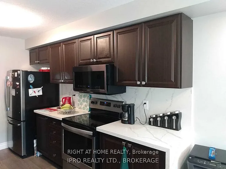 20 Bradshaw Dr — Photo 7