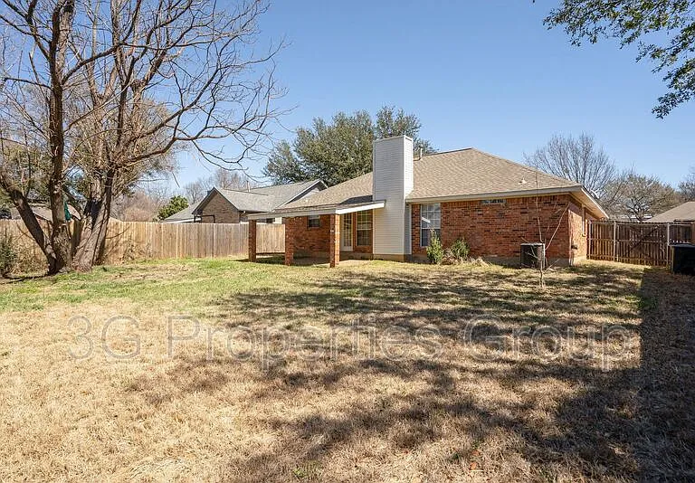 215 Linda St — Photo 22