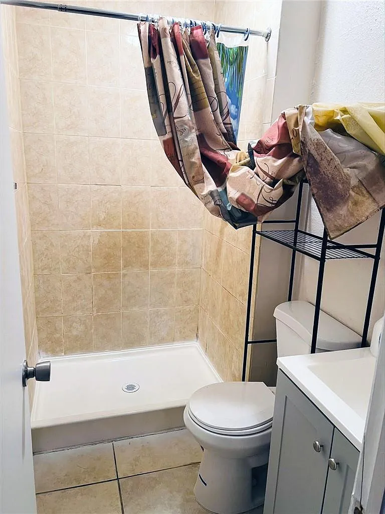 3 bed, 2.0 bath, 990 sqft, $2,400 — Photo 4