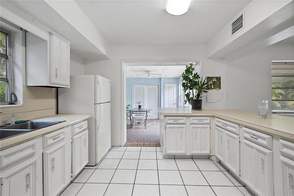 1st image of 4430 NE 16th Ter