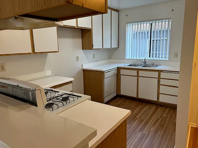 488 E Providencia Ave #K — Photo 8