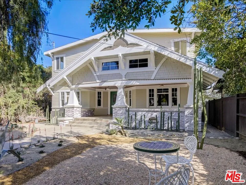 2 bed, 1.0 bath, 3492 sqft, $3,200 — Photo 1