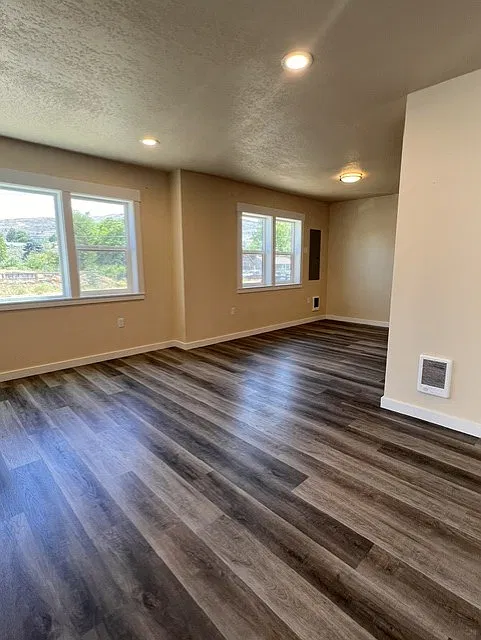 3 bed, 1240 sqft, $1,500 — Photo 3